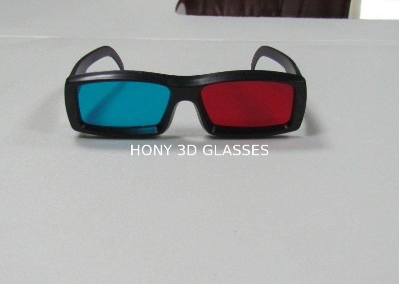 回状によって分極される 3D ガラスの赤い青